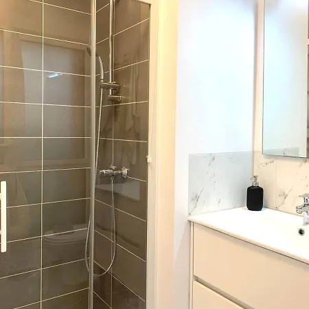 Modern Cozy With Ac Near Port, Vieux & Transport