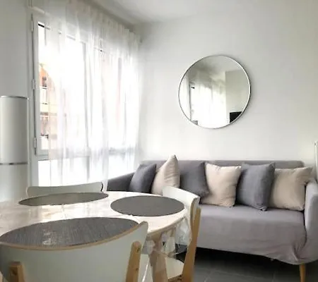 Modern Cozy With Ac Near Port, Vieux & Transport